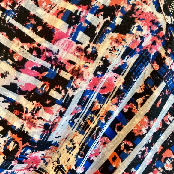 EXPRESS Blouse, Cap Sleeve, Blue & Pink Design, Size XS - oversized look - Picture 6 of 8